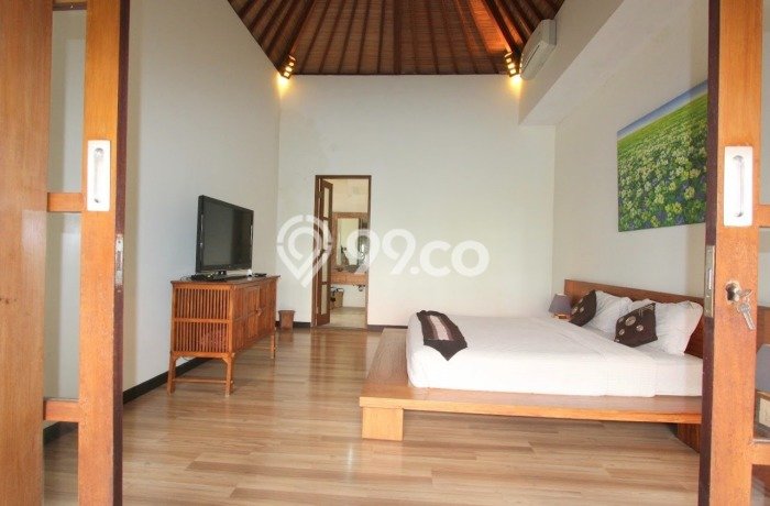 Ready to Use! Premium House LT 200m2 Desain Elegan di Seminyak Ready to Use! Premium House LT 200m2 Desain Elegan di Seminyak