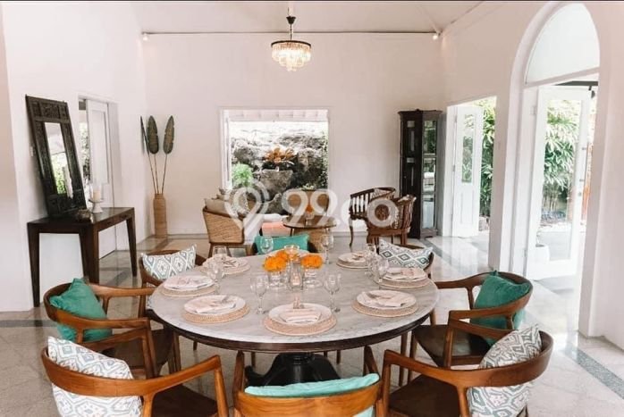 Rumah area Seminyak, Badung, Luas 850m² Bangunan 200m² Rumah area Seminyak, Badung, Luas 850m² Bangunan 200m²