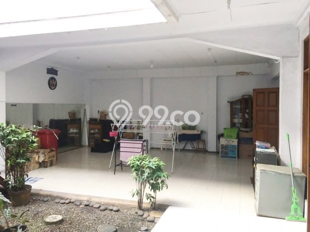 Rumah Elit LB 225m2 Siap Pakai Desain Elegan di Kemanggisan, Jakarta Barat Rumah Elit LB 225m2 Siap Pakai Desain Elegan di Kemanggisan, Jakarta Barat