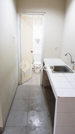 LOKASI PREMIUM! Gudang di Kapuk Kamal, Luas 300m2m², Area Komersial LOKASI PREMIUM! Gudang di Kapuk Kamal, Luas 300m2m², Area Komersial