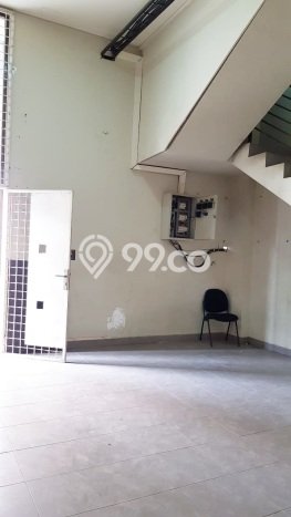 LOKASI PREMIUM! Gudang di Kapuk Kamal, Luas 300m2m², Area Komersial LOKASI PREMIUM! Gudang di Kapuk Kamal, Luas 300m2m², Area Komersial