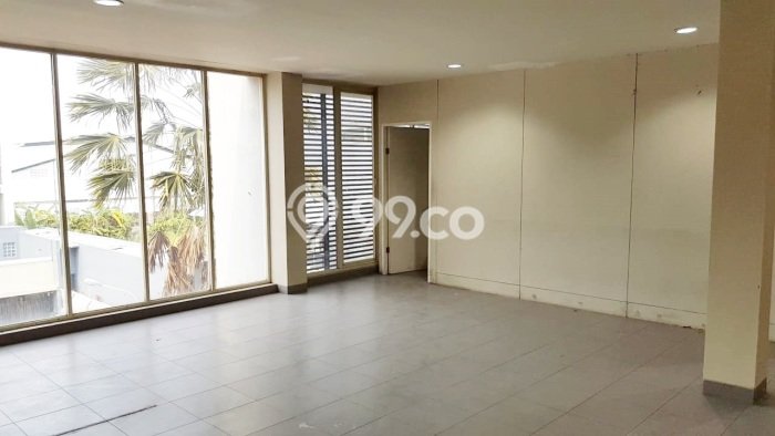 LOKASI PREMIUM! Gudang di Kapuk Kamal, Luas 300m2m², Area Komersial LOKASI PREMIUM! Gudang di Kapuk Kamal, Luas 300m2m², Area Komersial