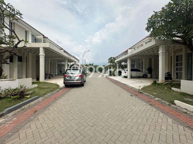 Rumah 3 KT 3 KM di Area Pakuwon, Surabaya Rumah 3 KT 3 KM di Area Pakuwon, Surabaya