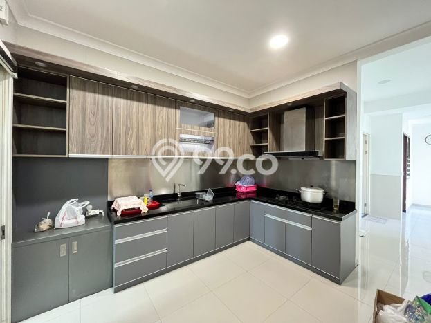 BEST CHOICE! Rumah area , Luas 275m2m² LB 500m2m² BEST CHOICE! Rumah area , Luas 275m2m² LB 500m2m²