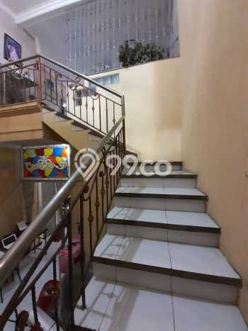 Rumah Elit Modern Tanpa Renovasi di Semolowaru Surabaya Rumah Elit Modern Tanpa Renovasi di Semolowaru Surabaya