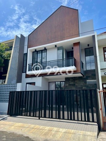 HARGA TERBAIK! Rumah Premium di Sukomanunggal, Luas 162m² Bangunan 190m² HARGA TERBAIK! Rumah Premium di Sukomanunggal, Luas 162m² Bangunan 190m²