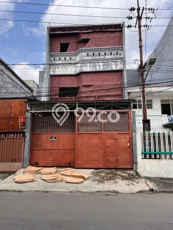 Dijual Rumah 3 Kamar Lokasi Strategis Bagus dan Strategis di Simokerto Dijual Rumah 3 Kamar Lokasi Strategis Bagus dan Strategis di Simokerto