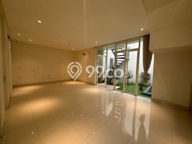 Rumah 3 KT 3 KM di Area Pakuwon, Surabaya Rumah 3 KT 3 KM di Area Pakuwon, Surabaya