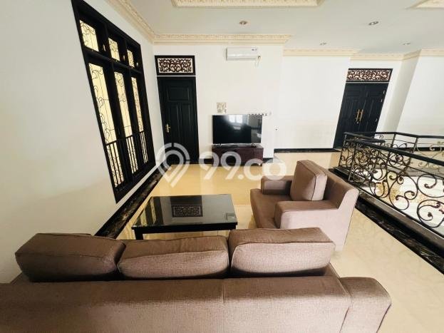 Rumah di Pakuwon Indah, 6 KM, Konsep Minimalis, LT 630m² Bangunan 800m² Rumah di Pakuwon Indah, 6 KM, Konsep Minimalis, LT 630m² Bangunan 800m²