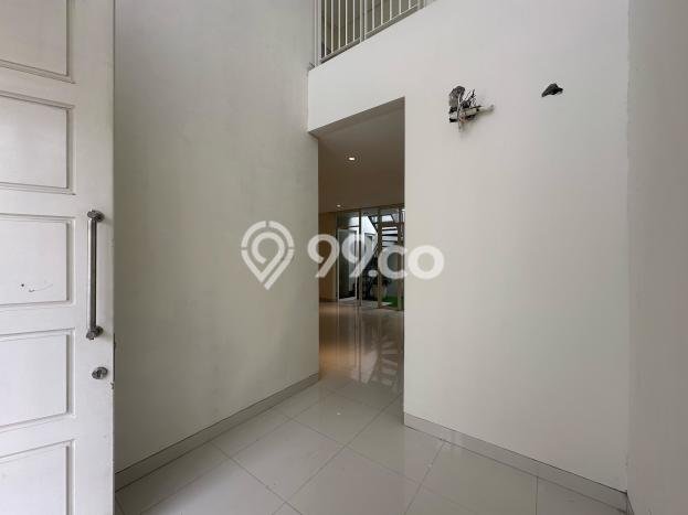 Rumah 3 KT 3 KM di Area Pakuwon, Surabaya Rumah 3 KT 3 KM di Area Pakuwon, Surabaya