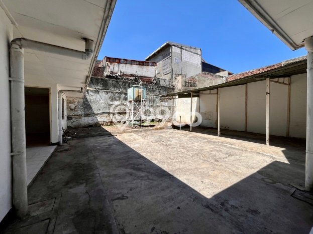 LISTING BARU! Rumah di Dukuh Pakis, Ready, 1 KM, Akses Dukuh Pakis, Surabaya, Surabaya, Luas 365m² LB 150m² LISTING BARU! Rumah di Dukuh Pakis, Ready, 1 KM, Akses Dukuh Pakis, Surabaya, Surabaya, Luas 365m² LB 150m²