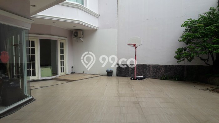Rumah Elit Modern Tanpa Renovasi di Pantai Mutiara Jakarta Utara Rumah Elit Modern Tanpa Renovasi di Pantai Mutiara Jakarta Utara