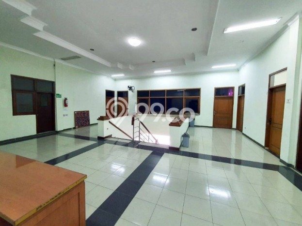 Kantor Disewa di Surabaya dengan LB 8797m2 Area Komersial Ramai Kantor Disewa di Surabaya dengan LB 8797m2 Area Komersial Ramai