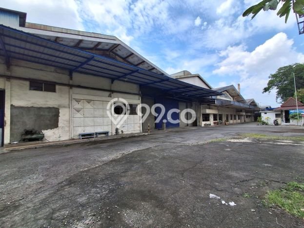Unit Gudang Dijual di Surabaya LT 17000m2 & LB 9350m2 Unit Gudang Dijual di Surabaya LT 17000m2 & LB 9350m2