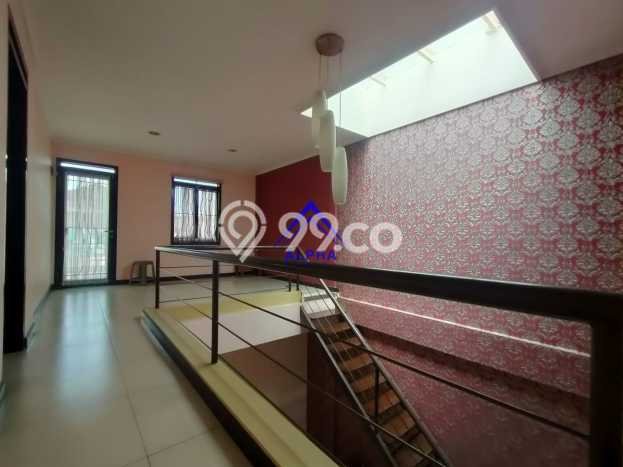 Disewakan! Rumah 5 Kamar Tidur &
3 Kamar Mandi di Setra Duta, Bandung Disewakan! Rumah 5 Kamar Tidur &
3 Kamar Mandi di Setra Duta, Bandung