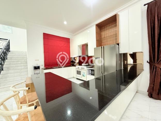 Disewakan! Rumah 8 Kamar Tidur &
6 Kamar Mandi di Sentul City, Bogor Disewakan! Rumah 8 Kamar Tidur &
6 Kamar Mandi di Sentul City, Bogor