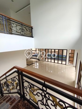 Rumah Mewah LB 450m2 Siap Pakai Desain Elegan di Sentul City, Bogor Rumah Mewah LB 450m2 Siap Pakai Desain Elegan di Sentul City, Bogor