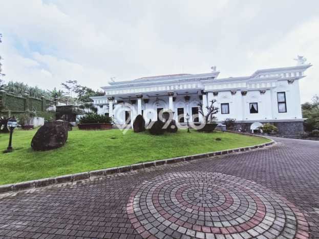 Rumah Mewah LB 2500m2 Siap Pakai Desain Elegan di Sentul City, Bogor Rumah Mewah LB 2500m2 Siap Pakai Desain Elegan di Sentul City, Bogor