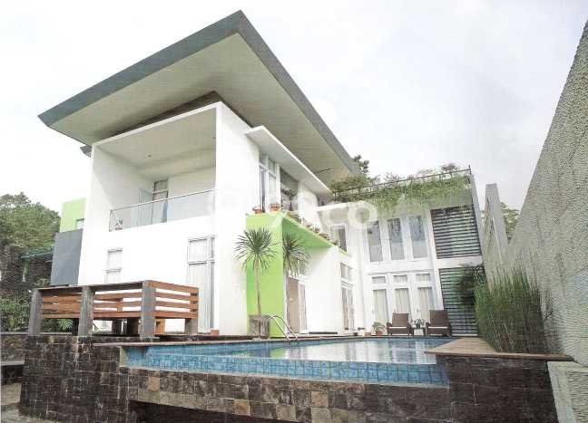 Ready to Use! Luxury House LT 483m2 Desain Modern di Sentul City Ready to Use! Luxury House LT 483m2 Desain Modern di Sentul City