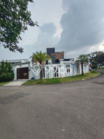Ready to Use! Luxury House LT 732m2 Desain Elegan di Sentul City Ready to Use! Luxury House LT 732m2 Desain Elegan di Sentul City