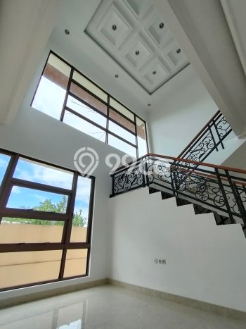 Rumah Mewah LB 450m2 Siap Pakai Desain Elegan di Sentul City, Bogor Rumah Mewah LB 450m2 Siap Pakai Desain Elegan di Sentul City, Bogor
