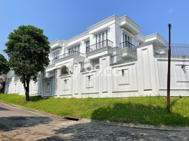 Rumah Elit LB 1100m2 Siap Pakai Desain Elegan di Sentul City, Bogor Rumah Elit LB 1100m2 Siap Pakai Desain Elegan di Sentul City, Bogor