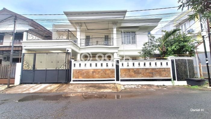 Rumah Eksklusif Siap Huni LT 311m2 di Tebet, Jakarta Selatan Rumah Eksklusif Siap Huni LT 311m2 di Tebet, Jakarta Selatan