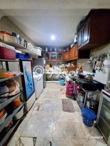 Siap Huni Hunian Elit 6 Kamar di Tebet Dekat ke Mana Pun Siap Huni Hunian Elit 6 Kamar di Tebet Dekat ke Mana Pun