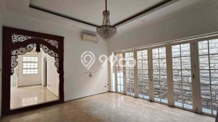 Lokasi terbaik! Rumah siap huni disewakan di Duren Sawit LB 375m2 Lokasi terbaik! Rumah siap huni disewakan di Duren Sawit LB 375m2