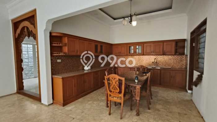 Lokasi terbaik! Rumah siap huni disewakan di Duren Sawit LB 375m2 Lokasi terbaik! Rumah siap huni disewakan di Duren Sawit LB 375m2