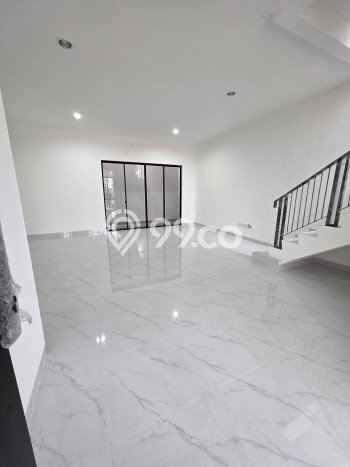 Disewakan! Rumah 3 Kamar Tidur &
3 Kamar Mandi di Pantai Indah Kapuk 2, Jakarta Utara Disewakan! Rumah 3 Kamar Tidur &
3 Kamar Mandi di Pantai Indah Kapuk 2, Jakarta Utara