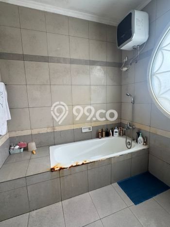 Disewakan! Rumah 3 Kamar Tidur &
3 Kamar Mandi di Pantai Indah Kapuk, Jakarta Utara Disewakan! Rumah 3 Kamar Tidur &
3 Kamar Mandi di Pantai Indah Kapuk, Jakarta Utara