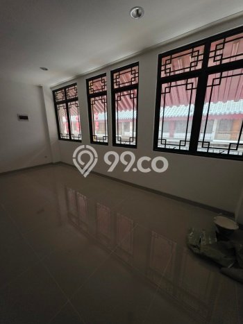 Ruko Disewa di Jakarta Utara dengan LB 180m2 Area Komersial Ramai Ruko Disewa di Jakarta Utara dengan LB 180m2 Area Komersial Ramai