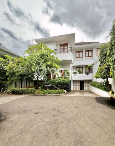 Rumah Elit Modern Tanpa Renovasi di Lebak Bulus Jakarta Selatan Rumah Elit Modern Tanpa Renovasi di Lebak Bulus Jakarta Selatan