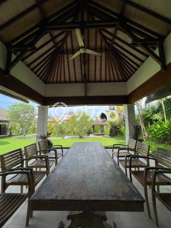Vila Tenang Kawasan Tibubeneng, Dimensi 1885m2m², Dekat ke berbagai fasilitas Vila Tenang Kawasan Tibubeneng, Dimensi 1885m2m², Dekat ke berbagai fasilitas