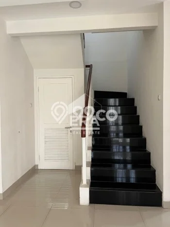 Rumah Elit LB 200m2 Siap Pakai Desain Elegan di Cibubur, Depok Rumah Elit LB 200m2 Siap Pakai Desain Elegan di Cibubur, Depok