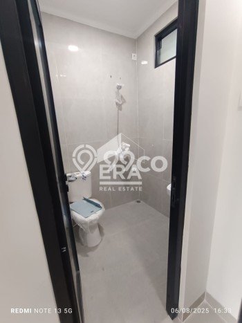 For Sale Rumah 4 Kamar Lokasi Strategis Nyaman dan Strategis di Jatisampurna For Sale Rumah 4 Kamar Lokasi Strategis Nyaman dan Strategis di Jatisampurna