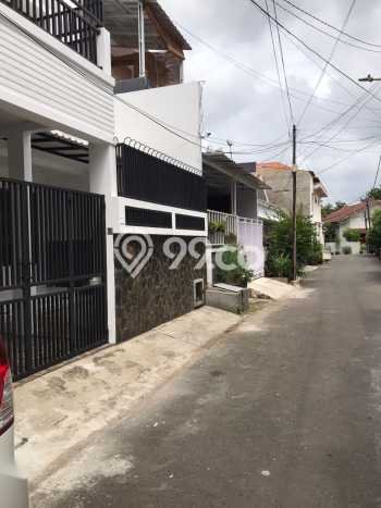 Rumah Luxury Modern Tanpa Renovasi di Rawamangun Jakarta Timur Rumah Luxury Modern Tanpa Renovasi di Rawamangun Jakarta Timur