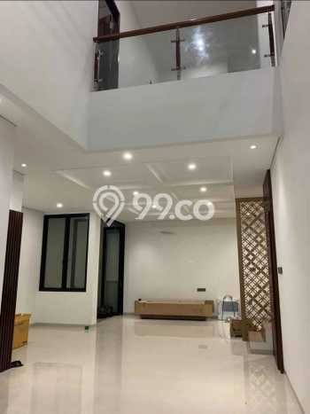 Rumah Luas Tanah 135m² di Rawamangun, Jakarta Timur - Akses Mudah Rumah Luas Tanah 135m² di Rawamangun, Jakarta Timur - Akses Mudah