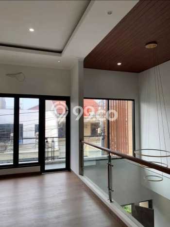 Rumah Luas Tanah 135m² di Rawamangun, Jakarta Timur - Akses Mudah Rumah Luas Tanah 135m² di Rawamangun, Jakarta Timur - Akses Mudah