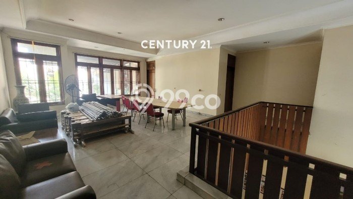 Rumah Mewah LB 648m2 Siap Pakai Desain Elegan di Kayu Putih, Jakarta Timur Rumah Mewah LB 648m2 Siap Pakai Desain Elegan di Kayu Putih, Jakarta Timur