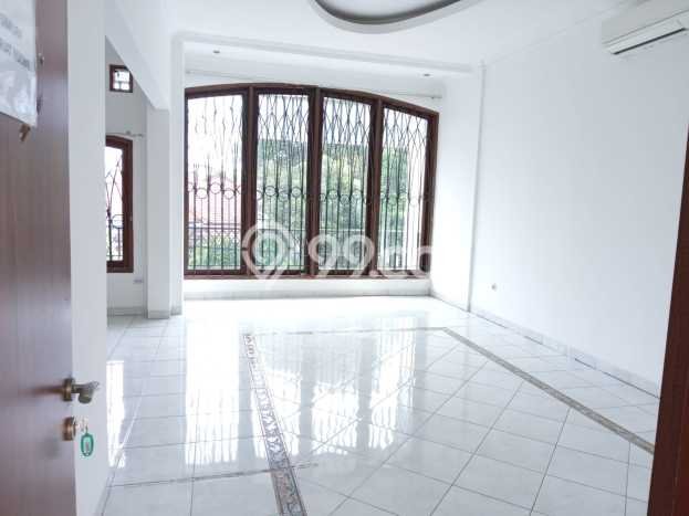 Sewa Rumah Modern di Menteng Harga Rp 750 Juta/ Tahun Sewa Rumah Modern di Menteng Harga Rp 750 Juta/ Tahun