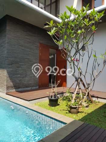 For Sale! Luxury House LT 389m2 Desain Modern di Kemang For Sale! Luxury House LT 389m2 Desain Modern di Kemang