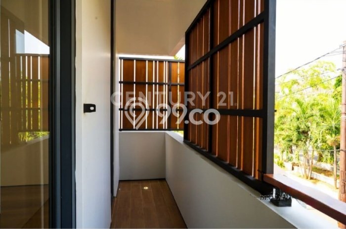 Rumah Mewah LB 184m2 Siap Pakai Desain Elegan di Pondok Bambu, Jakarta Timur Rumah Mewah LB 184m2 Siap Pakai Desain Elegan di Pondok Bambu, Jakarta Timur