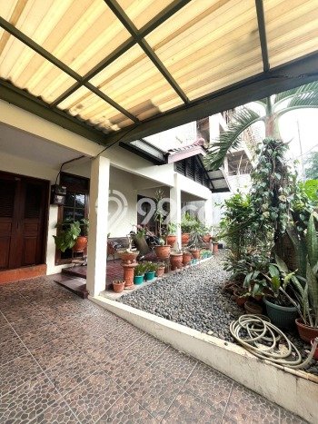 Rumah Nyaman di , Jakarta Selatan, LT 195m2m² LB 250m2m² Rumah Nyaman di , Jakarta Selatan, LT 195m2m² LB 250m2m²