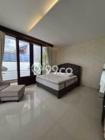 For Sale! Luxury House LT 160m2 Desain Elegan di Lebak Bulus For Sale! Luxury House LT 160m2 Desain Elegan di Lebak Bulus