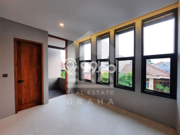 Rumah Elit Modern Siap Huni di Pondok Indah Jakarta Selatan Rumah Elit Modern Siap Huni di Pondok Indah Jakarta Selatan