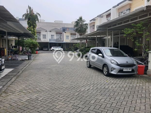 Rumah Elit Modern Tanpa Renovasi di Green Lake City Jakarta Barat Rumah Elit Modern Tanpa Renovasi di Green Lake City Jakarta Barat