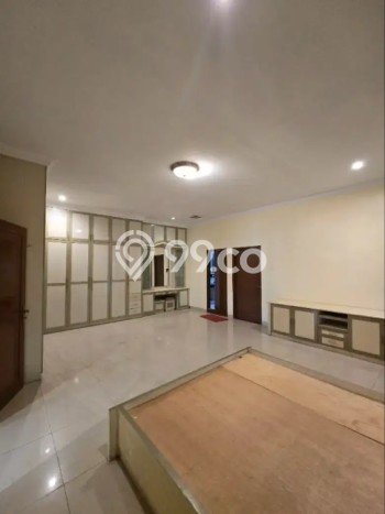 Siap Huni Hunian Elit 6 Kamar di Tebet Dekat ke Mana Saja Siap Huni Hunian Elit 6 Kamar di Tebet Dekat ke Mana Saja