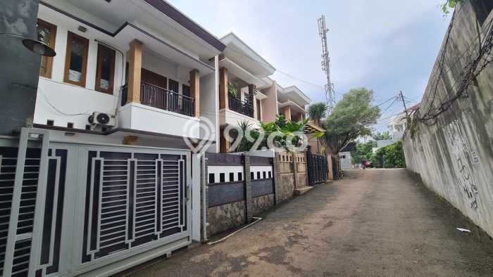 Ready to Use! Luxury House LT 185m2 Desain Modern di Kemang Ready to Use! Luxury House LT 185m2 Desain Modern di Kemang